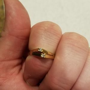 Diamond ring with solid yellow gold